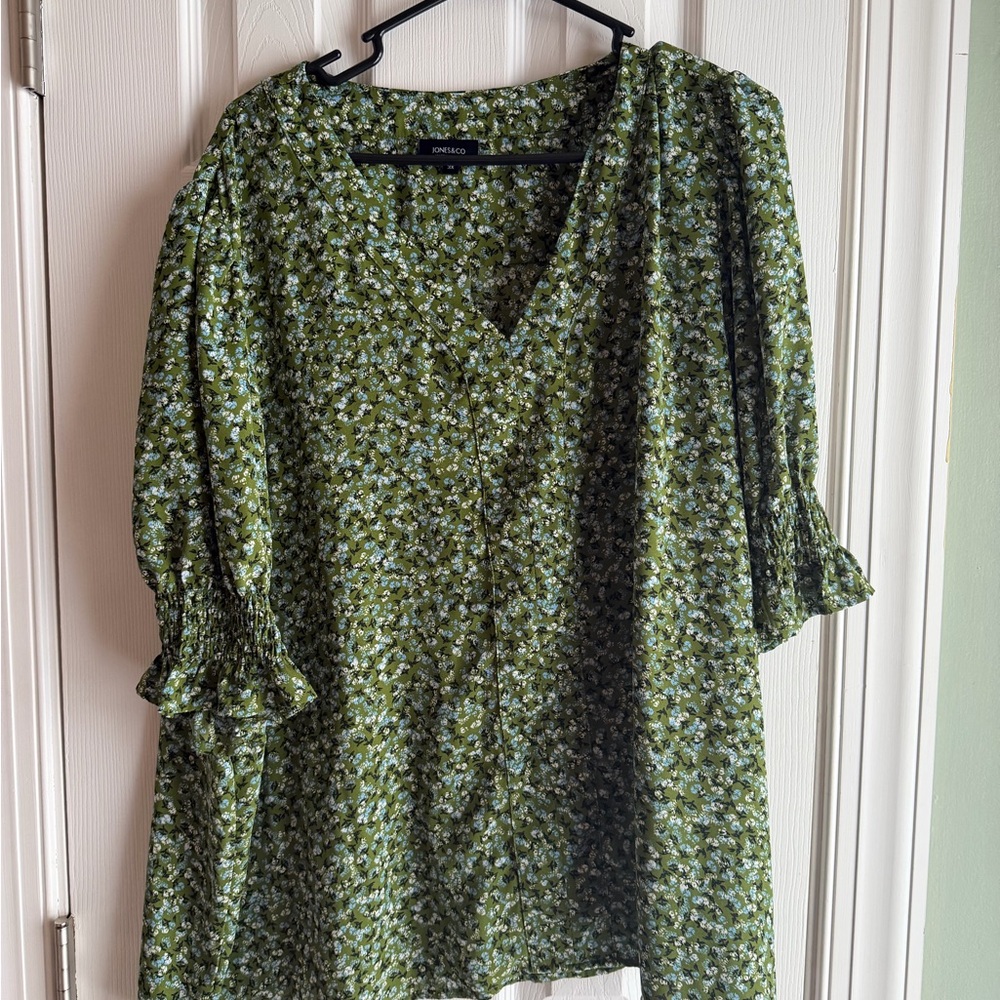 Jones New York Green Floral Blouse